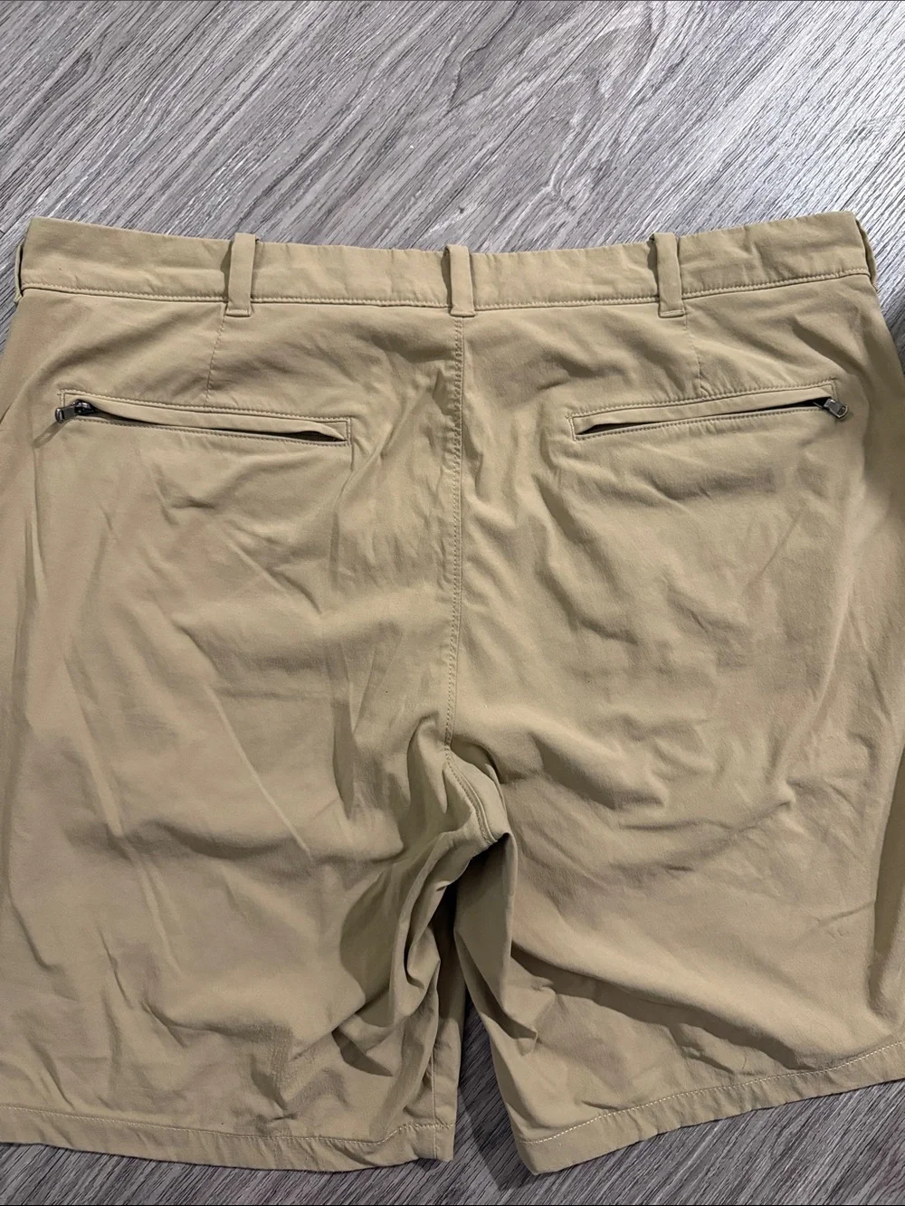J. Crew Men’s Flat-Front Shorts in Light Khaki Sz 36